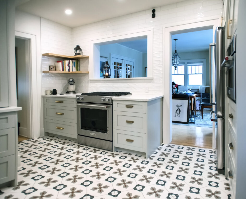 Cuisine de Crescent Heights, vue vers la cuisinière