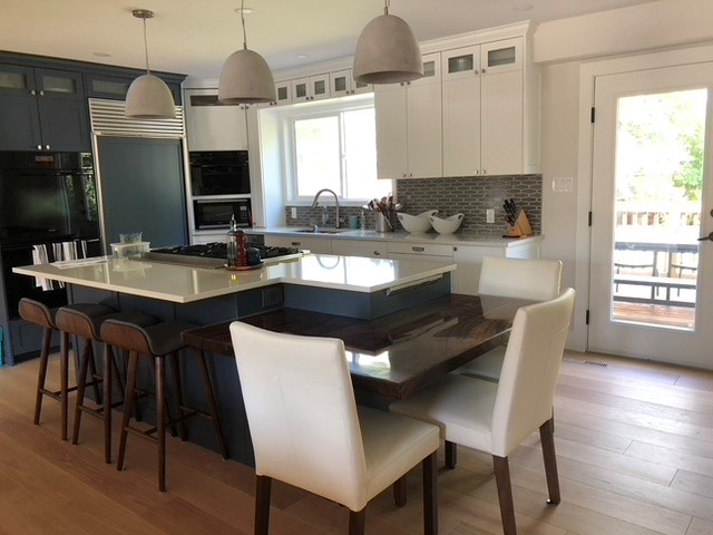 Rénovation de la cuisine, du vestibule et de la menuiserie à Lakeview
